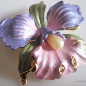 New Rucinni Flower Brooch
